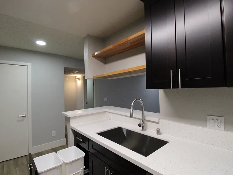Windfaire Apartments — Photo 82