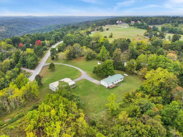 (undisclosed Address), Eureka Springs, AR 72632