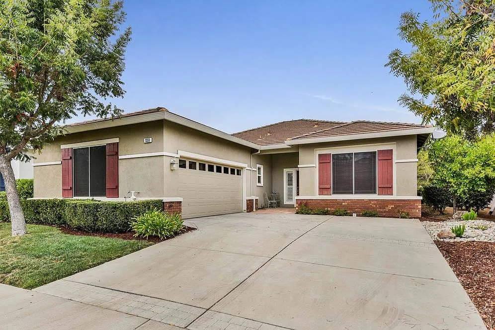 1333 Hagan Ln photo 1