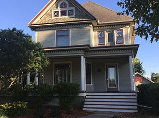 606 1st St, Hull, IA 51239