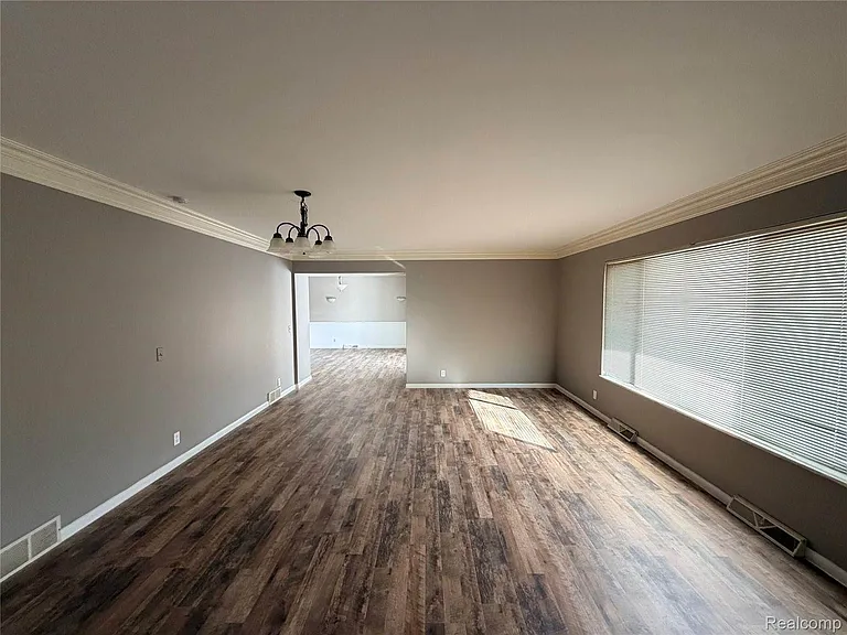 1080 W Highland Rd — Photo 11