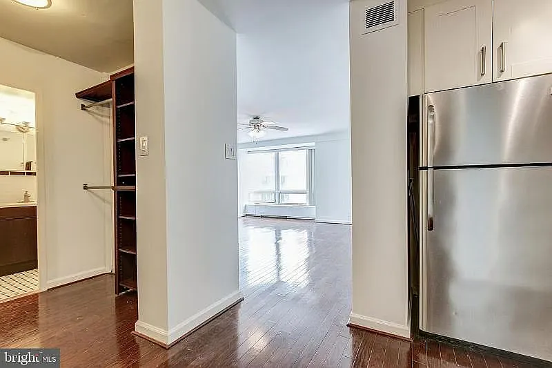 Studio, 1.0 bath, 489 sqft, $2,000 — Photo 4