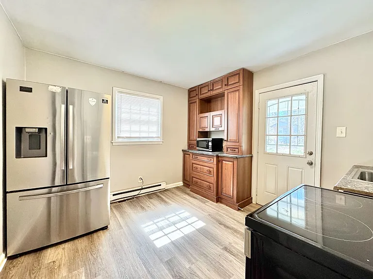 1006 E Side Dr — Photo 6
