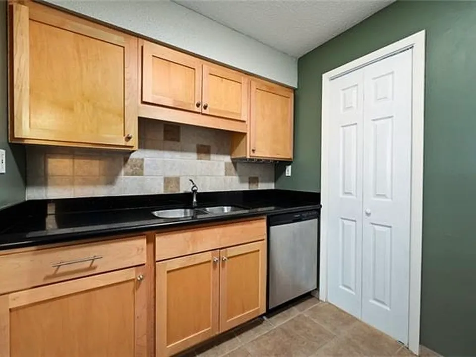 4143 Roanoke Rd #6