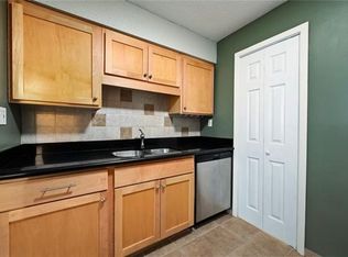 4143 Roanoke Rd APT 6, Kansas City, MO 64111