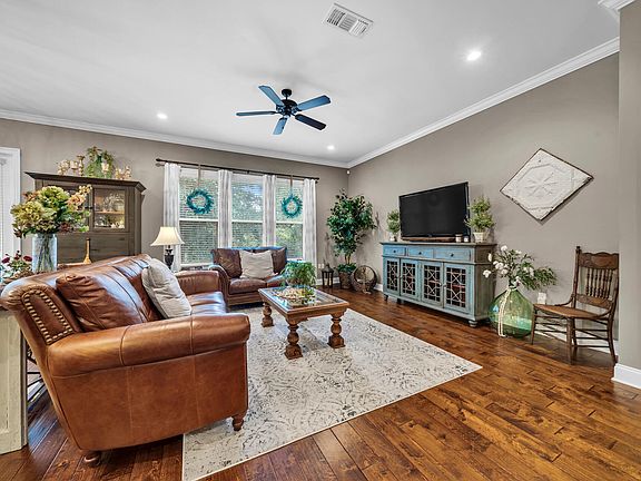 4th image of 334 Grove Park Dr
