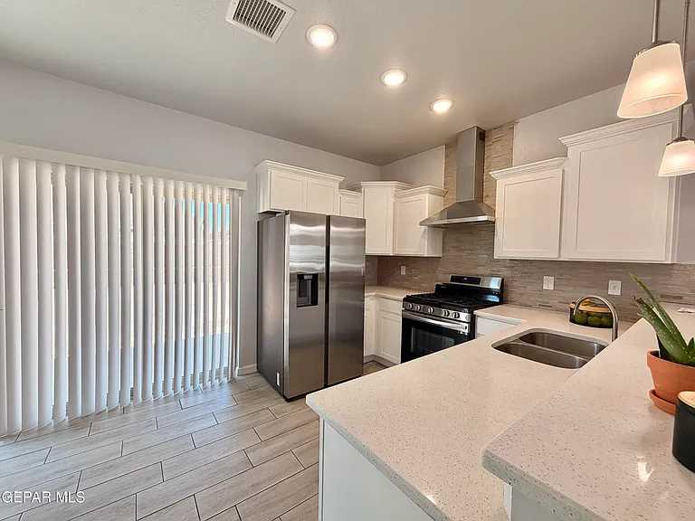 837 Magnolia Park St — Photo 4