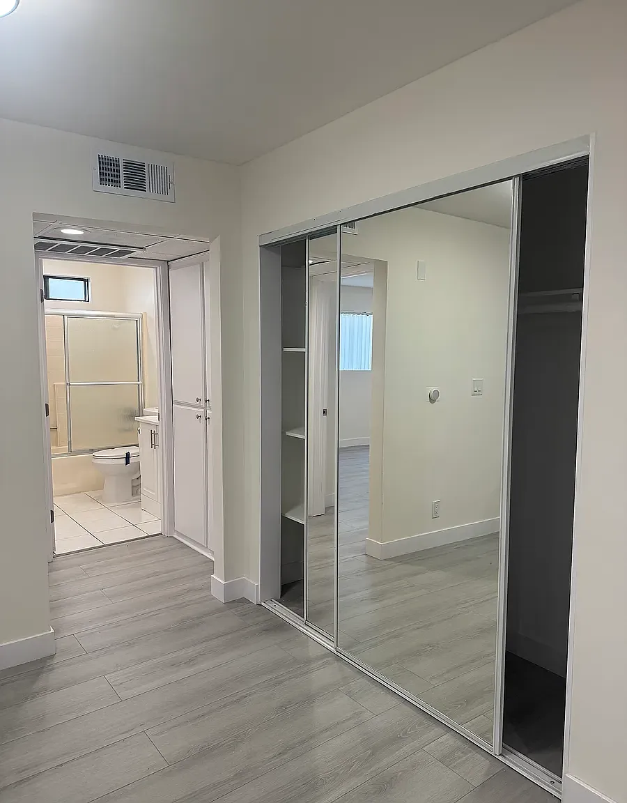 142 Normandie Apartments — Photo 4