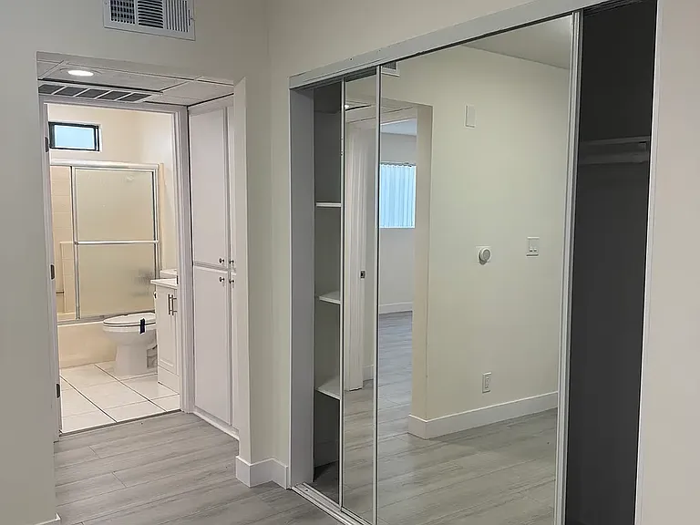 142 Normandie Apartments — Photo 11