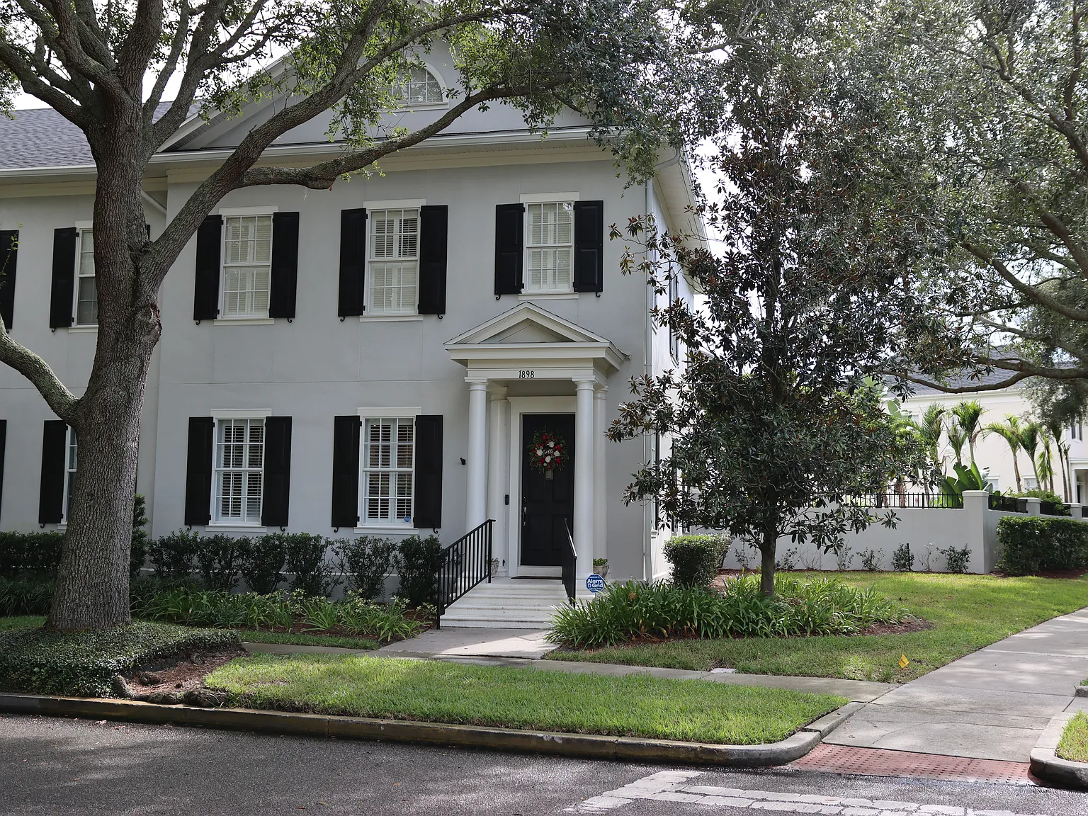 3 bed, 2.5 bath, 2700 sqft, $5,900 — Photo 1