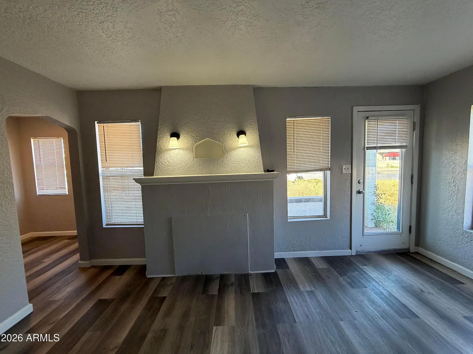 2 bed, 1.0 bath, 710 sqft, $1,050 — Photo 3