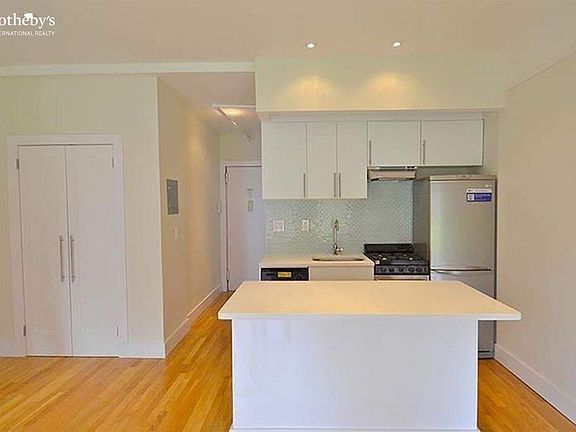 2nd image of 319 W 77th St APT 8
