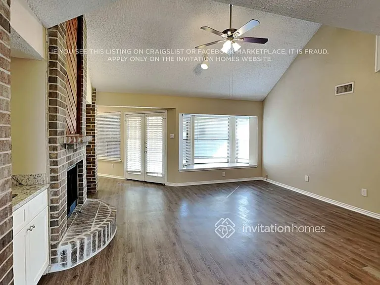 2032 Rochelle Ln — Photo 5