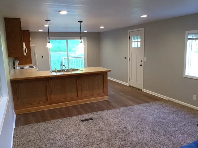 14005 S Cypress Ave — Photo 9
