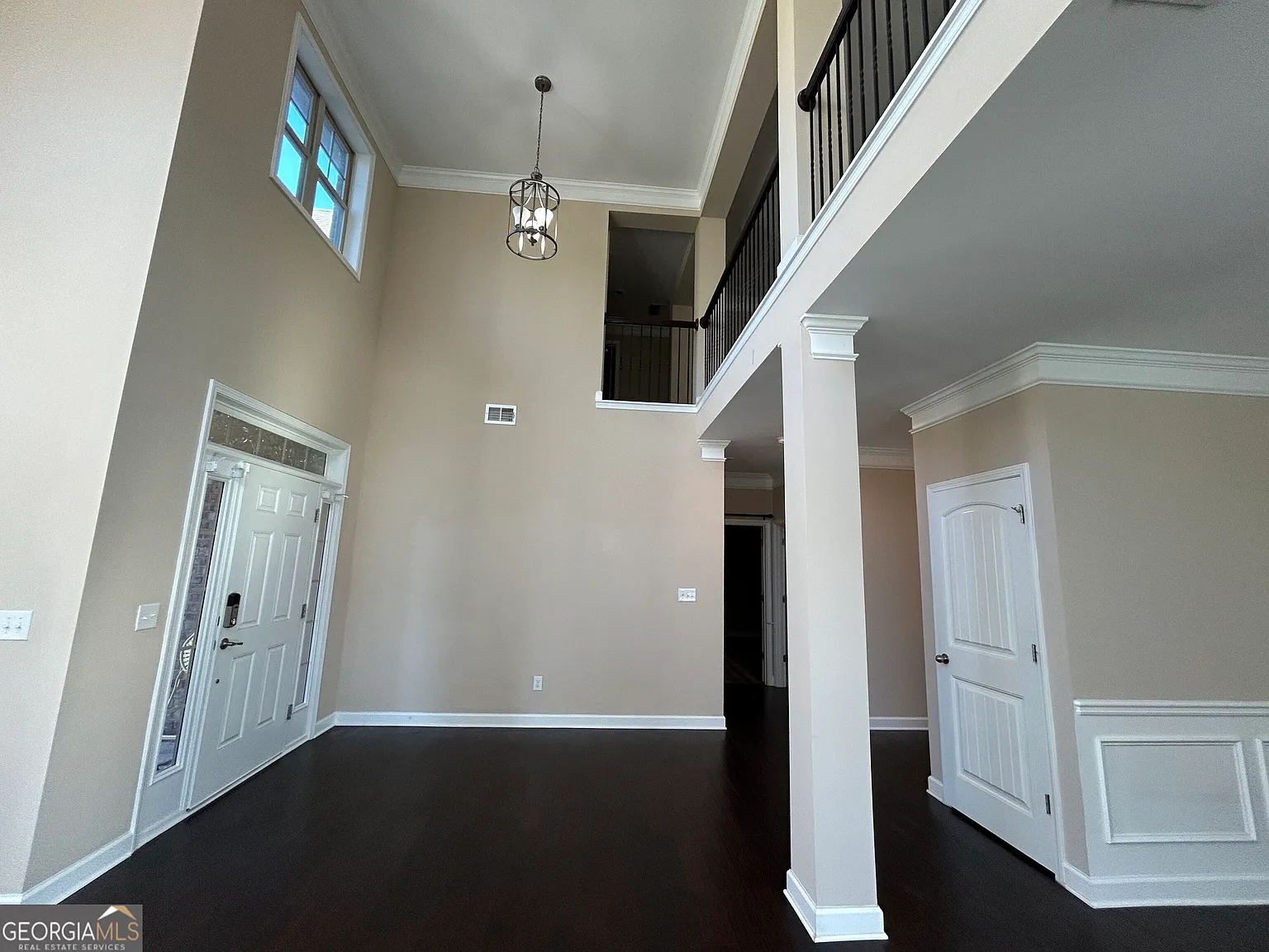 5 bed, 3.5 bath, 3820 sqft, $4,595 — Photo 3