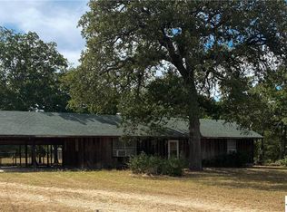 28 Rolling Oak Hills Rd, Gonzales, TX 78629