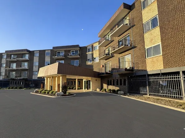 9820 S Pulaski Rd APT 122, Oak Lawn, IL 60453