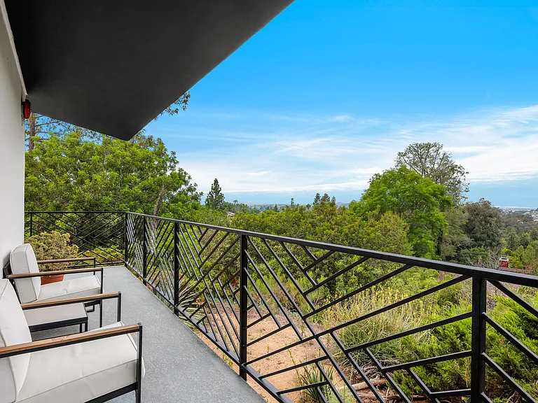 2050 Hidden Crest Dr — Photo 24