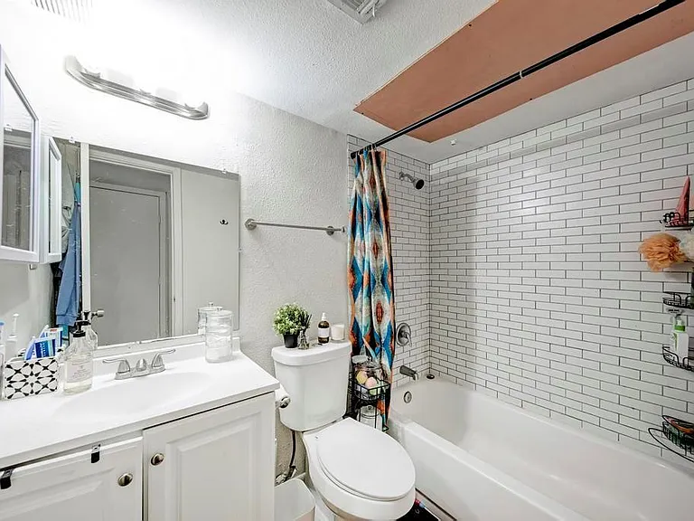 2207 Leon St #109A — Photo 6