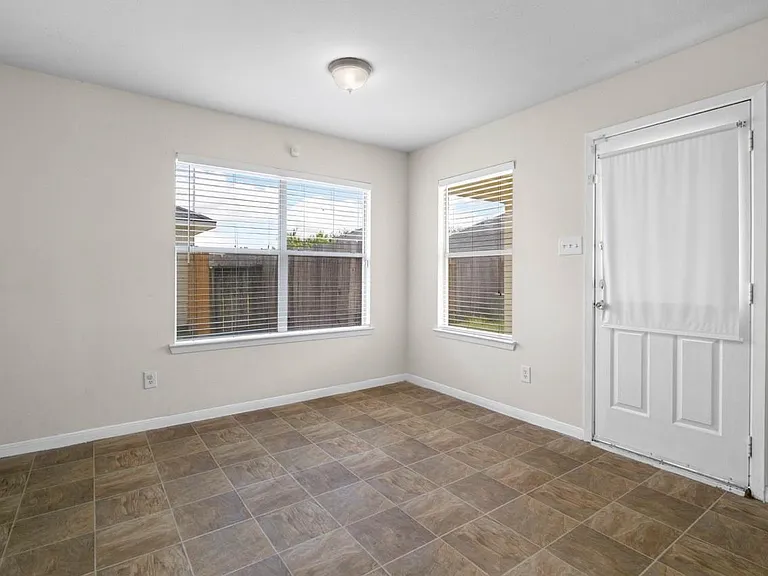 6631 Portlick Dr — Photo 10