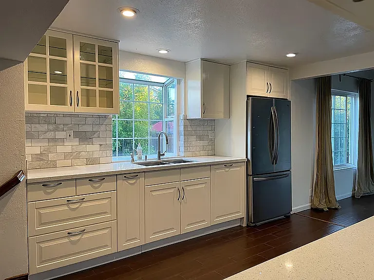 310 Laguna Dr — Photo 5