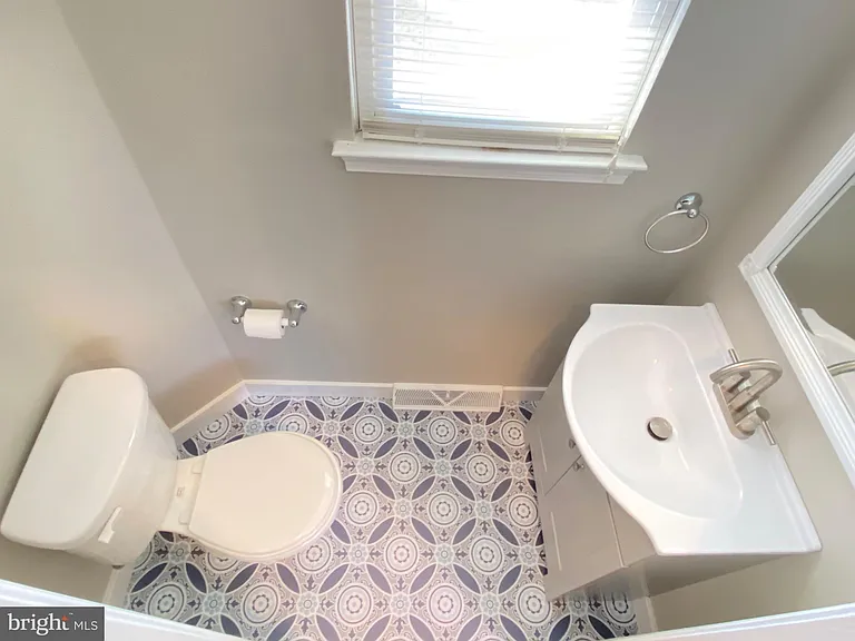 517 Grant Ave — Photo 6