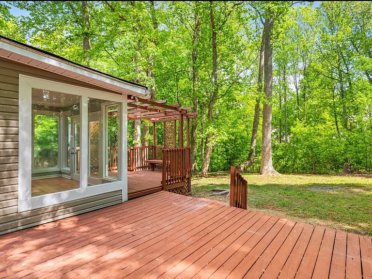 102 Cornwallis Dr — Photo 13