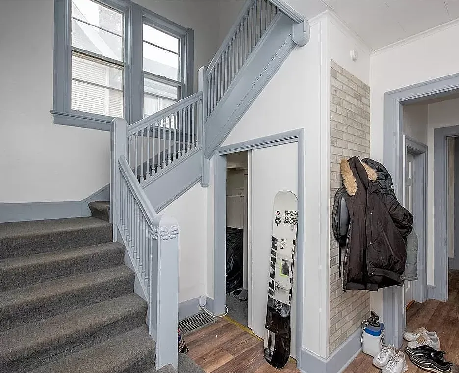 5 bed, 2241 sqft, $3,125 — Photo 3