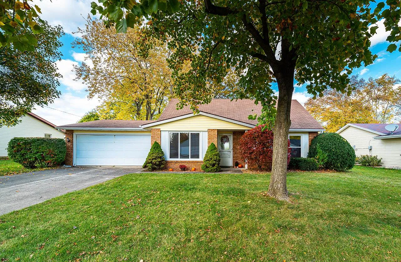 3303 Debeney Dr photo 1