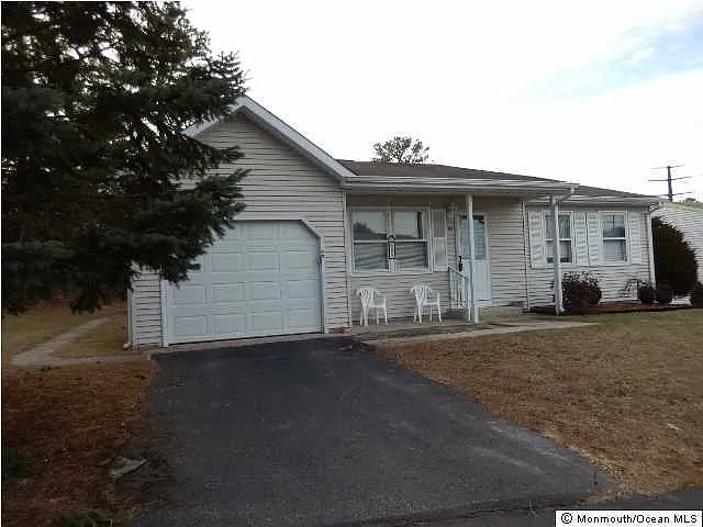88 Westport Drive photo 1