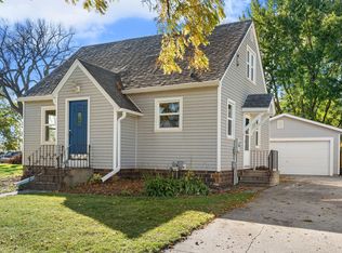 918 3rd St SW, Waseca, MN 56093