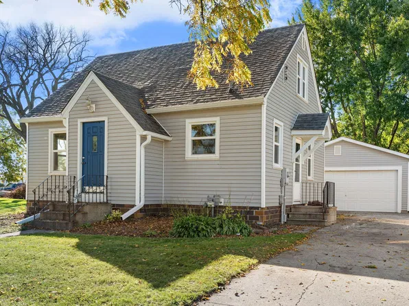 918 3rd St SW, Waseca, MN 56093