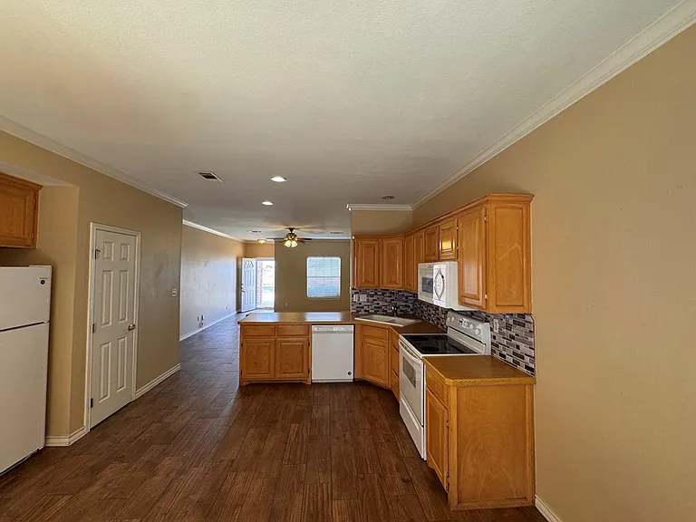 4503 Crockett Ave #B — Photo 8