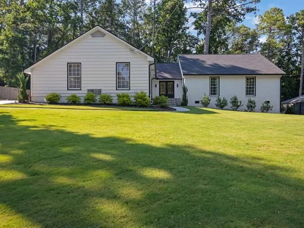 514 Dogwood Cir, Norcross, GA 30071