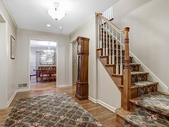 4th image of 10 Hastings Ln