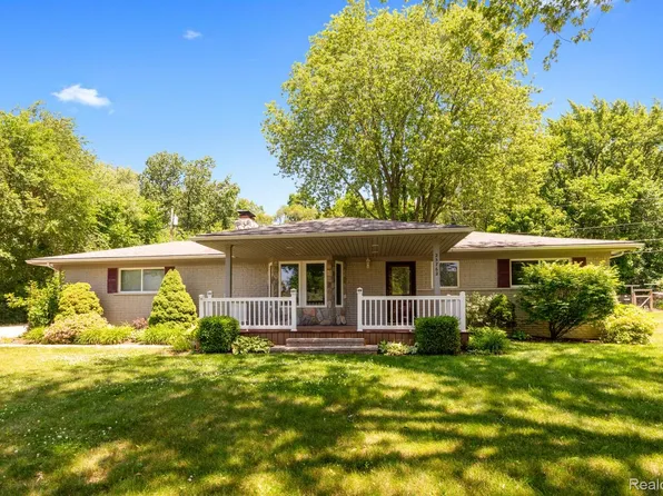 25762 Strath Haven Dr, Novi, MI 48374
