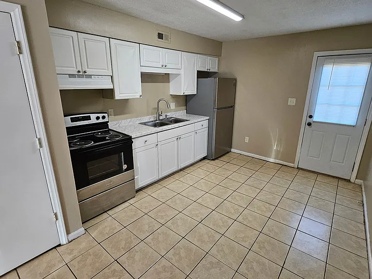 2821 Club Plaza Rd #F — Photo 4