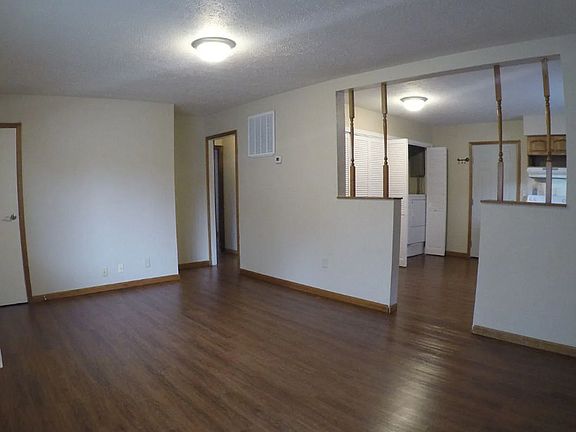 3rd image of 2445 Oxford St