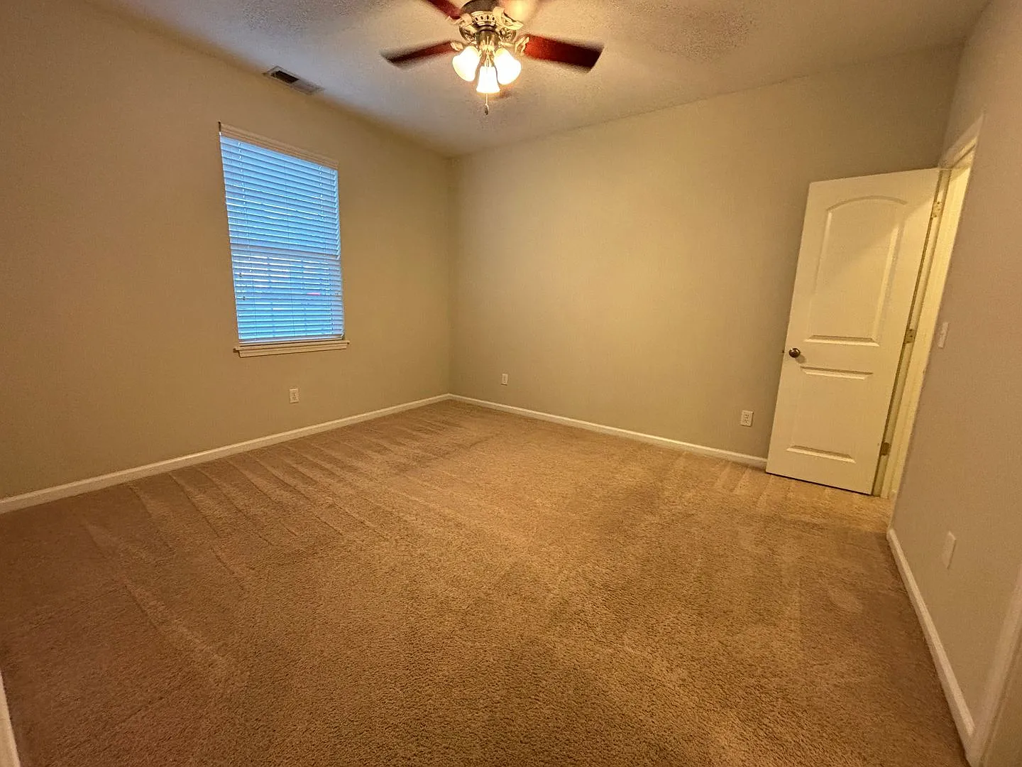 Room to Roam in NE Columbia! — Photo 3