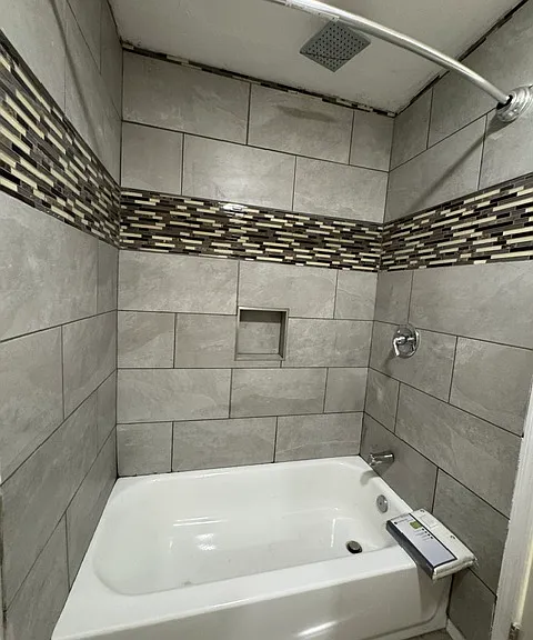 view of the bath tub area