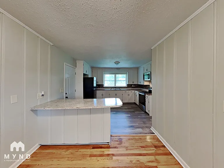 921 N Highland Dr — Photo 3