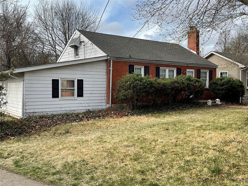 2nd image of 130 Royal Ave
