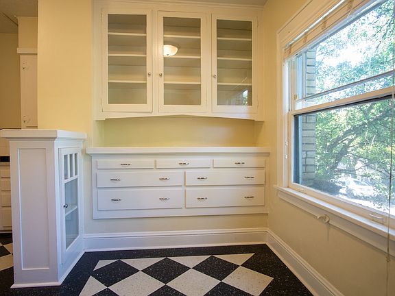5th image of 1904 NE Couch St #108