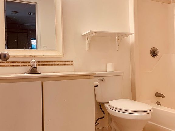 3rd image of 102 Gainsborough St APT 6