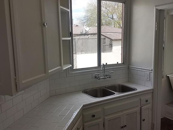 3rd image of 4112 Garthwaite Ave
