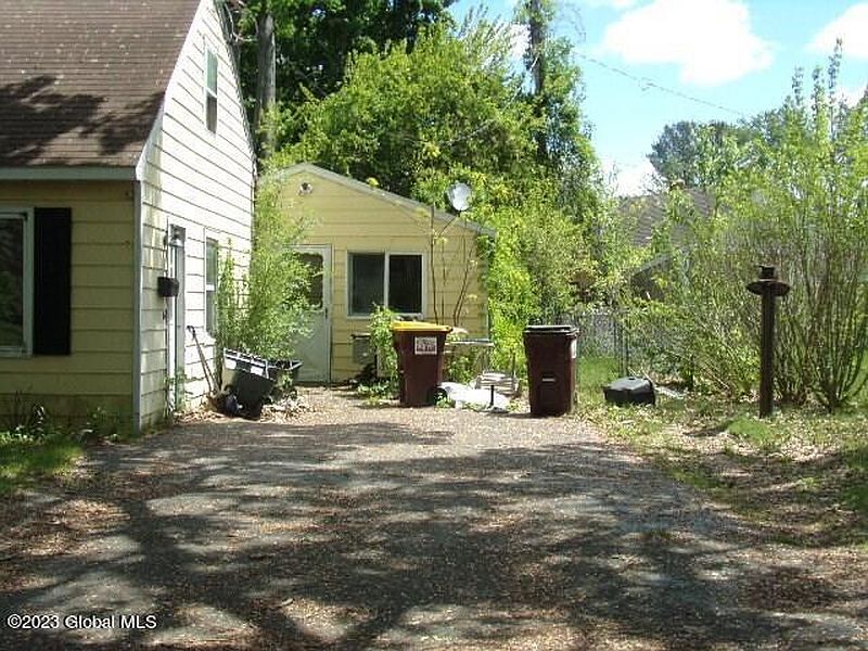 3rd image of 1104 Outer Drive