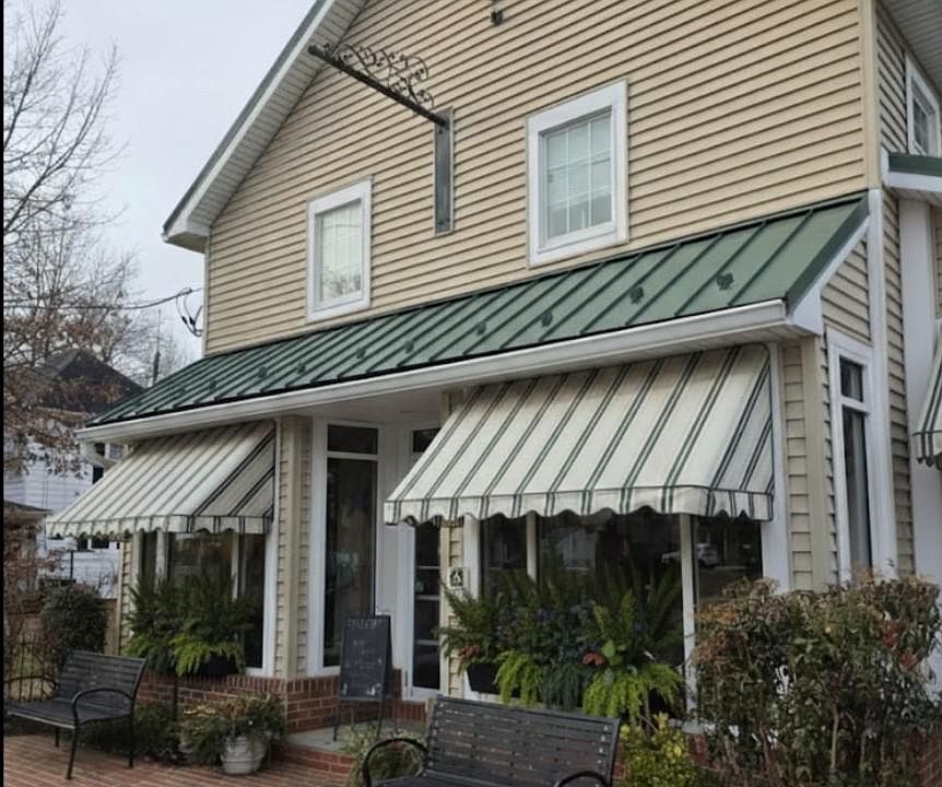 1st image of 7 W Belle St