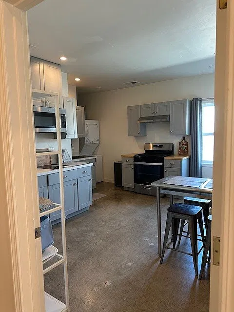 3 bed, $4,000 — Photo 4