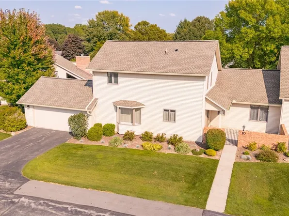 10 Stonington Dr, Pittsford, NY 14534