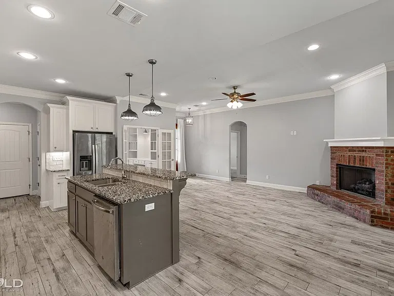 302 Oscar Cir — Photo 24